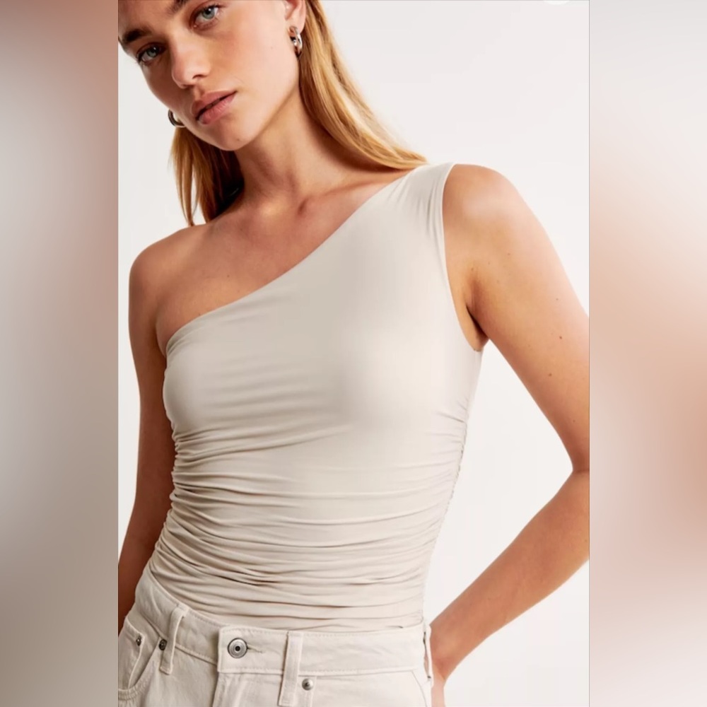ABERCROMBIE & FITCH Soft Matte Seamless Asymmetrical Ruched Top